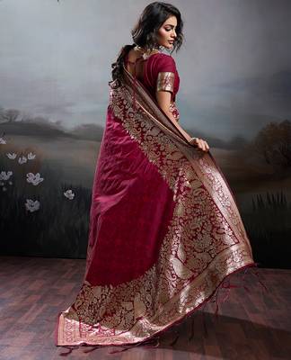 Red silk blend woven saree with blouse 4