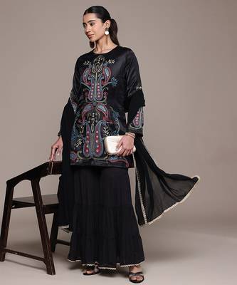 Black embroidered silk sharara set 4