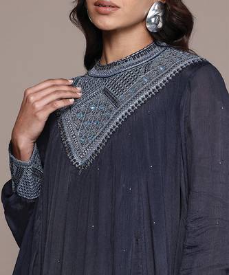 Blue embroidered chinon dress 5