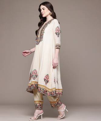 Cream embroidered georgette kurta set 2