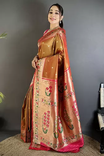 Women peach ikkat floral motifs lichi silk saree