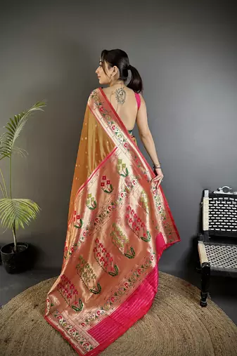 Women peach ikkat floral motifs lichi silk saree