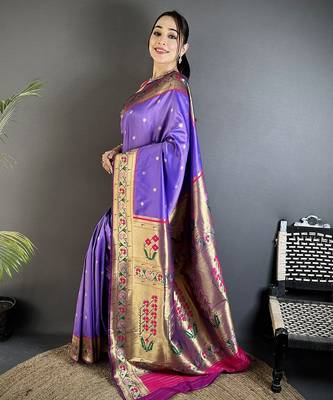 Women lavender ikkat floral motifs lichi silk saree 2