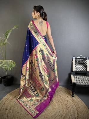 Women royal blue ikkat floral motifs lichi silk blend saree 3