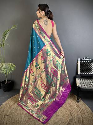 Women teal blue ikkat floral motifs lichi silk blend saree 3