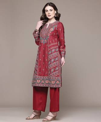 Red embroidered chanderi kurta set 2