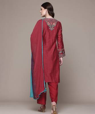 Red embroidered chanderi kurta set 3