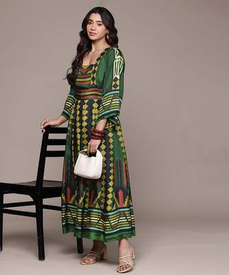 Green printed viscose gown 4