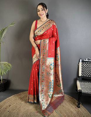 Women red ikkat floral motifs lichi silk blend saree 1
