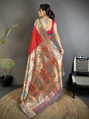 Women red ikkat floral motifs lichi silk blend saree 3