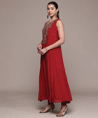 Maroon embroidered viscose kurta set 2