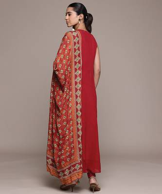 Maroon embroidered viscose kurta set 3