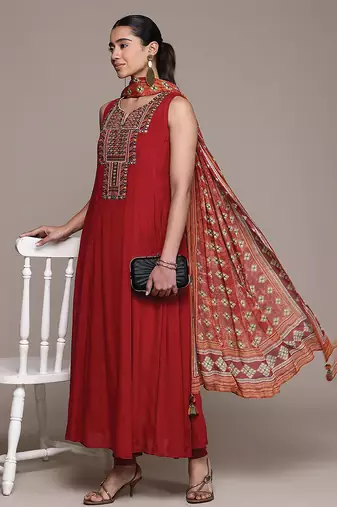 Maroon embroidered viscose kurta set