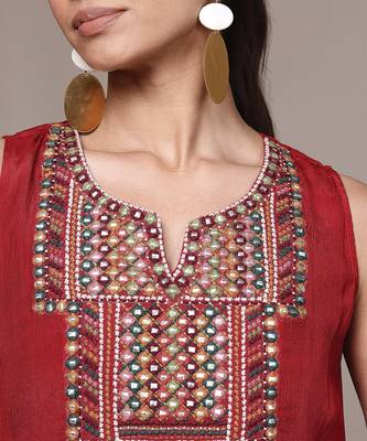 Maroon embroidered viscose kurta set 5