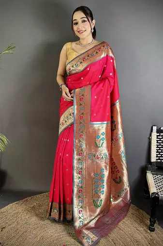 Women crimson ikkat floral motifs lichi silk saree