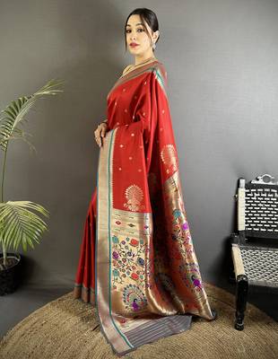 Women red peacock&floral motifs lichi silk blend saree 2