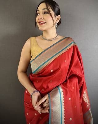 Women red peacock&floral motifs lichi silk blend saree 4