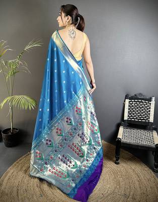 Women blue floral ikkat motifs lichi silk blend saree 3