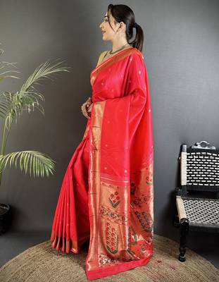 Women rani pink floral ikkat motifs lichi silk blend saree 2