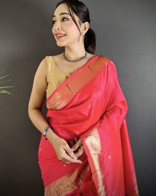 Women rani pink floral ikkat motifs lichi silk blend saree 4