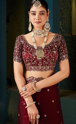 Women fandy satin red zari lace work saree 3