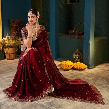 Women fandy satin red zari lace work saree 4