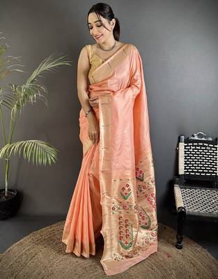 Women peach floral ikkat motifs lichi silk blend saree 1