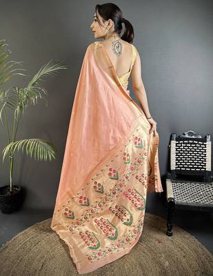 Women peach floral ikkat motifs lichi silk blend saree 3