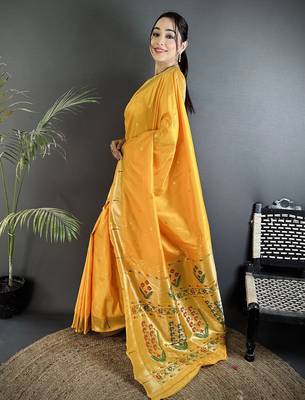 Women yellow floral ikkat motifs lichi silk blend saree 2