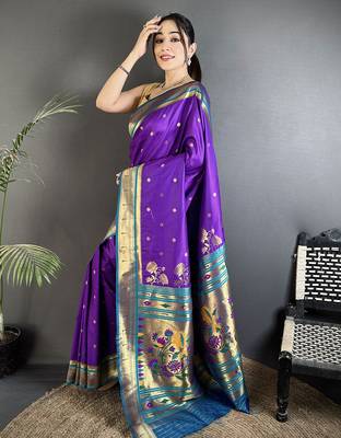 Women purple floral motifs lichi silk blend saree 2