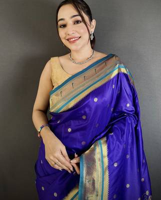 Women royal blue floral motifs lichi silk blend saree 4