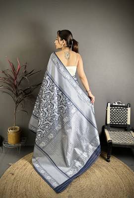 Women blue floral motifs soft silk saree 4