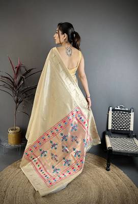 Women beige solid tissue saree 4