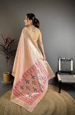 Women peach solid tissue saree 4