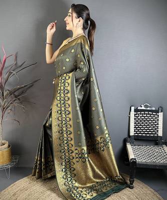 Women dark green checked & floral motifs banarasi soft silk blend saree 2