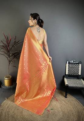 Women peach checked & floral motifs banarasi soft silk blend saree 4