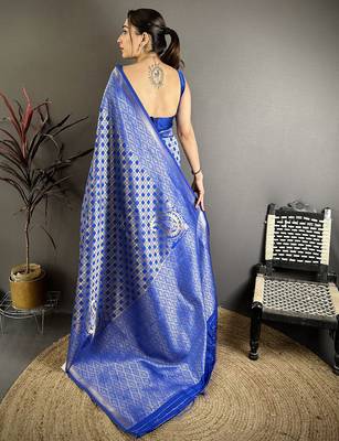 Women royal blue geometric woven design soft silk saree 4