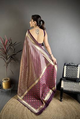 Women wine   geometric pattern soft silk saree 4