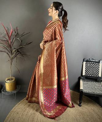 Women maroon   geometric pattern soft silk saree 2