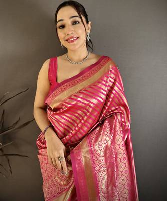 Women magenta geometric pattern soft silk saree 3