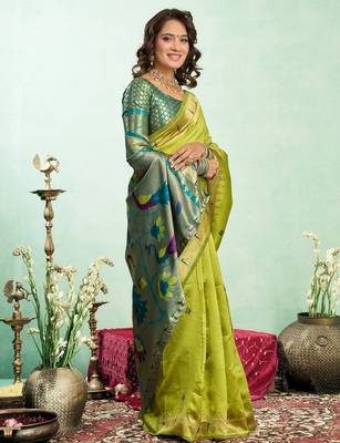 Women lime green peacock motifs silk blend blend saree 3