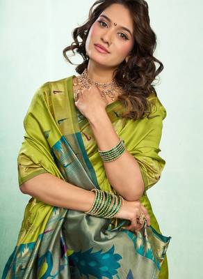 Women lime green peacock motifs silk blend blend saree 5