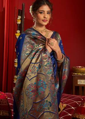 Women royal blue floral motifs silk blend blend saree 5
