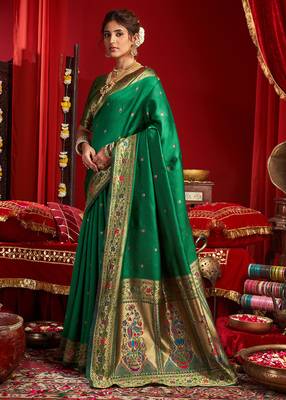 Women green floral motifs silk blend blend saree 2