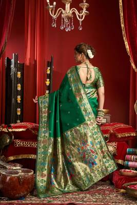 Women green butti motifs silk blend blend saree 4