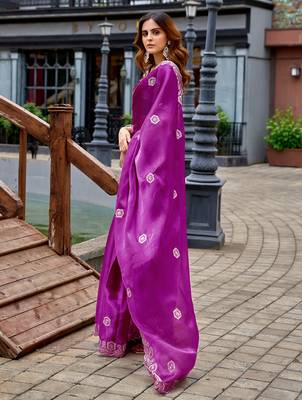 Women purple geomatric shimmer chiffon saree 2