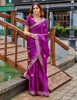 Women purple geomatric shimmer chiffon saree 5