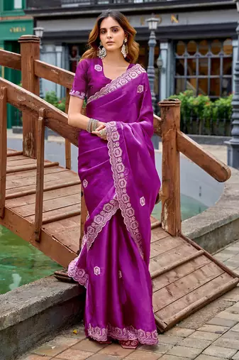 Women purple geomatric shimmer chiffon saree