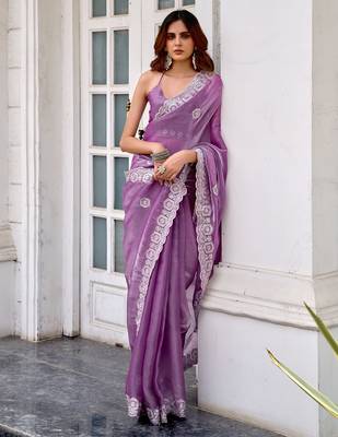 Women lavender geomatric shimmer chiffon saree 3