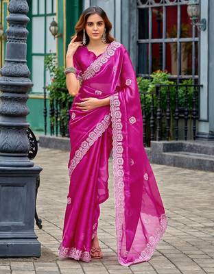 Women pink geomatric shimmer chiffon saree 3